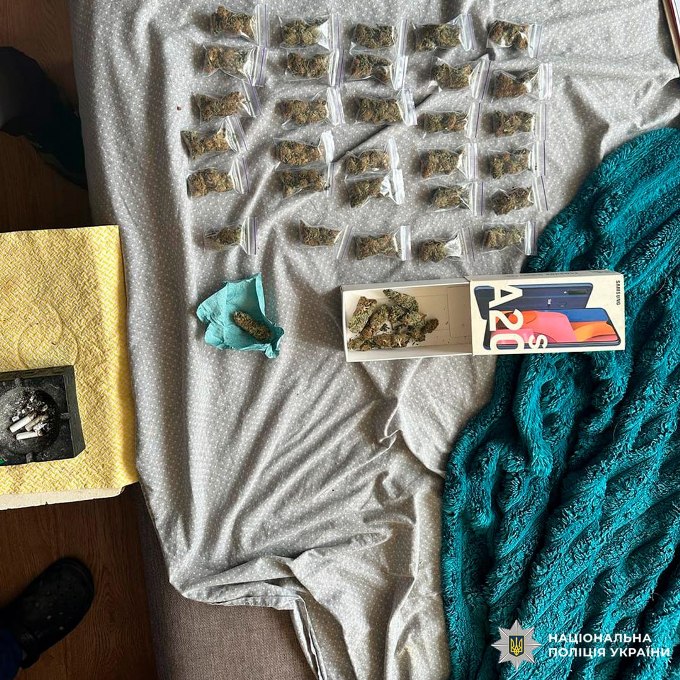 У Харкові викрили наркогрупу з канабісом на 1,6 млн грн